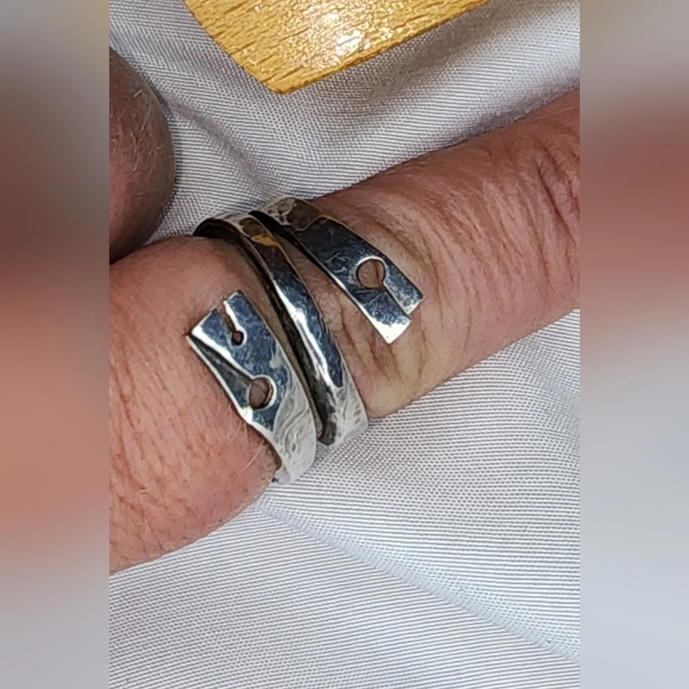 925 Sterling Silver Unique Ring Size 8 1/2